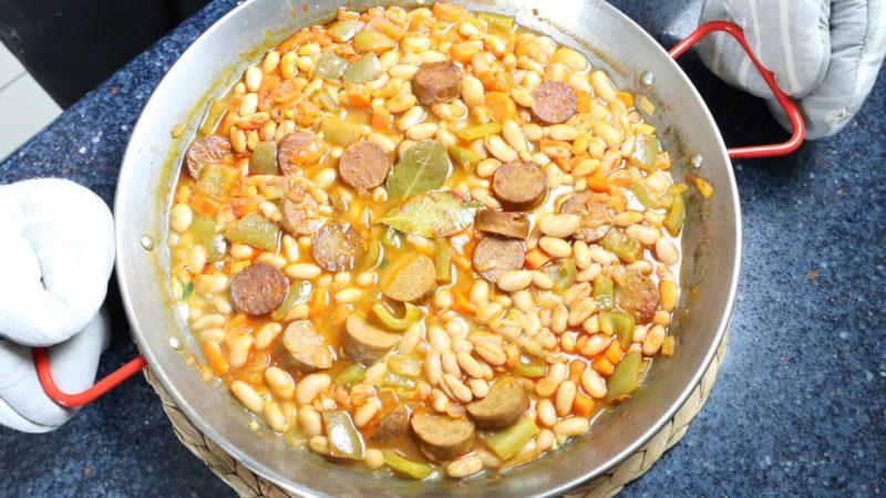 Рагу из белой фасоли и капусты